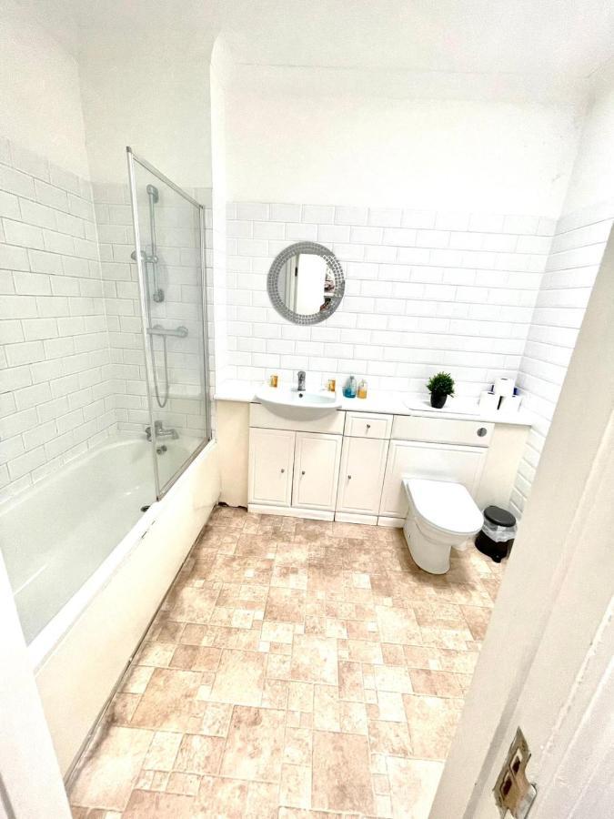 Koala & Tree - 2 Bedroom In City Centre - Short Lets & Serviced Accommodation Cambridge Esterno foto